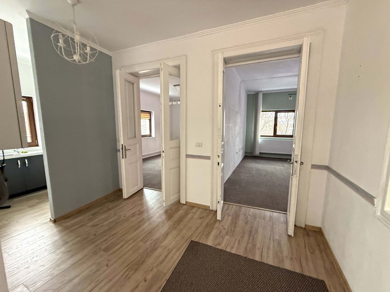 100mp central, etaj, centrala termica proprie, ideal birouri