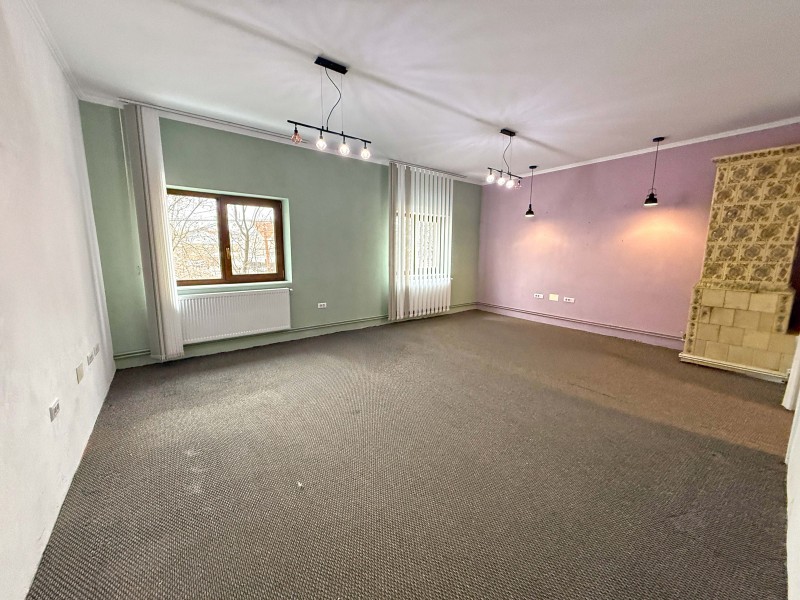 100mp central, etaj, centrala termica proprie, ideal birouri