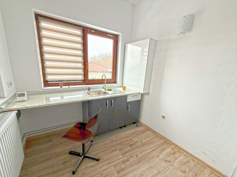 100mp central, etaj, centrala termica proprie, ideal birouri
