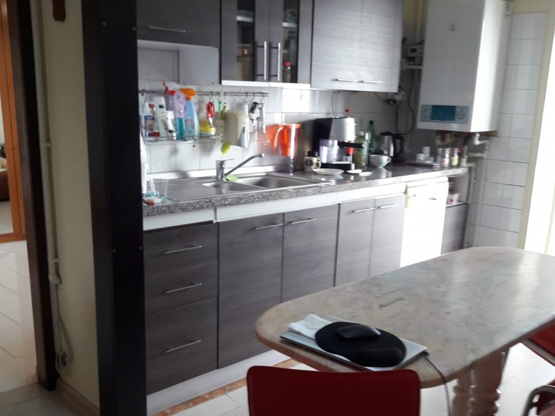 2 camere decomandate, centrala termica, 1 Mai - Ciuperca - Helin, etaj4, modern, complet mobilat si utilat, izolat termic