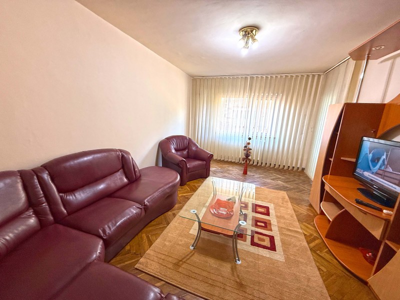 2 camere decomandate, centrala termica, 1 Mai - Pelendava, etaj1, modern, complet mobilat si utilat, izolat termic