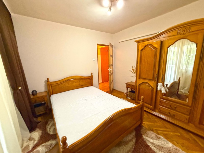 2 camere decomandate, centrala termica, 1 Mai - Pelendava, etaj1, modern, complet mobilat si utilat, izolat termic