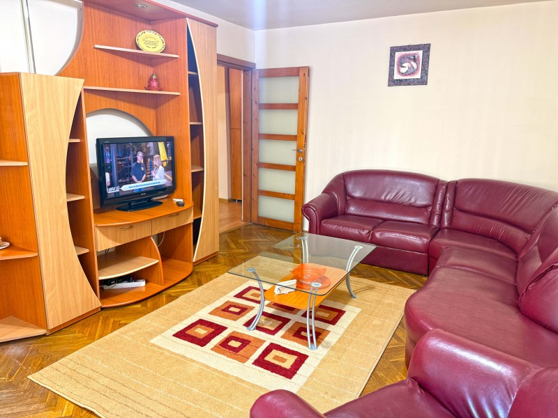 2 camere decomandate, centrala termica, 1 Mai - Pelendava, etaj1, modern, complet mobilat si utilat, izolat termic