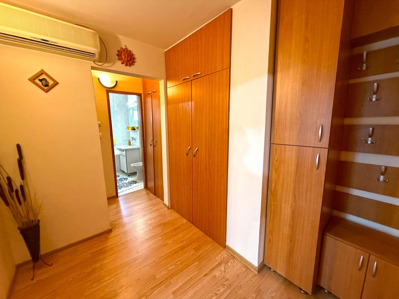 2 camere decomandate, centrala termica, 1 Mai - Pelendava, etaj1, modern, complet mobilat si utilat, izolat termic