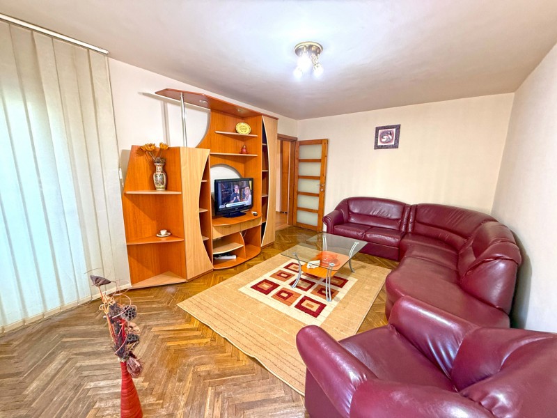 2 camere decomandate, centrala termica, 1 Mai - Pelendava, etaj1, modern, complet mobilat si utilat, izolat termic