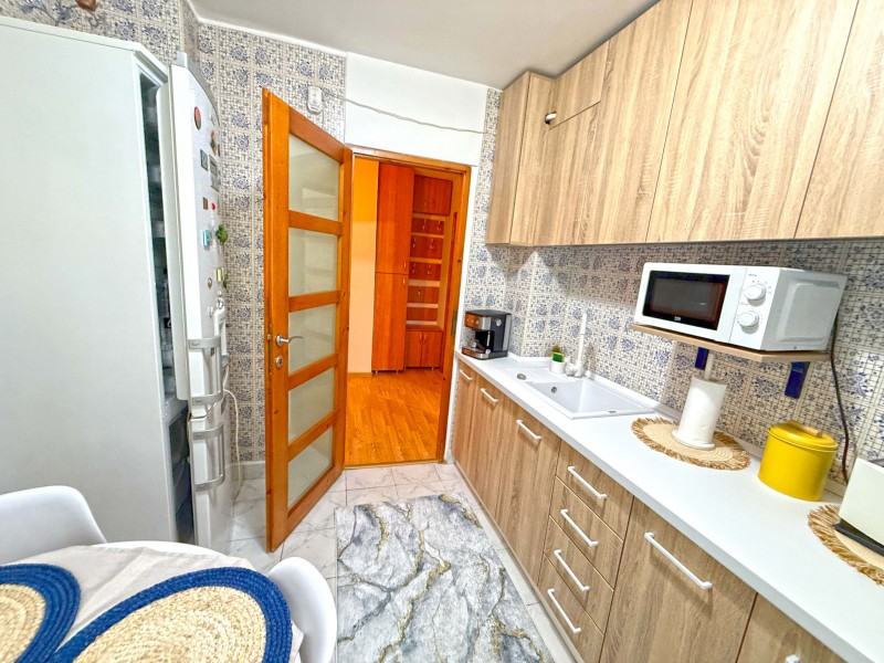 2 camere decomandate, centrala termica, 1 Mai - Pelendava, etaj1, modern, complet mobilat si utilat, izolat termic