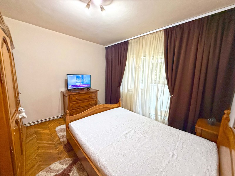 2 camere decomandate, centrala termica, 1 Mai - Pelendava, etaj1, modern, complet mobilat si utilat, izolat termic