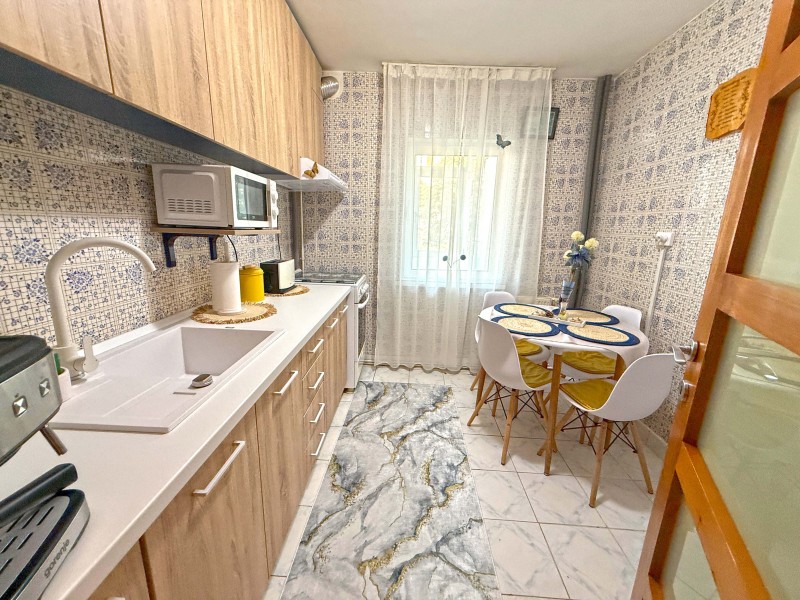 2 camere decomandate, centrala termica, 1 Mai - Pelendava, etaj1, modern, complet mobilat si utilat, izolat termic
