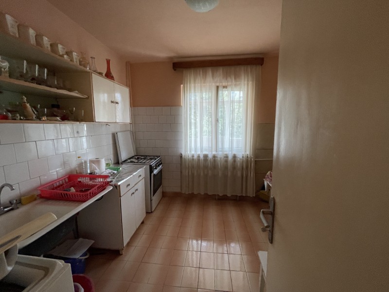 2 camere decomandate, etaj1, Brazda Complex Vechi, foarte spatios, igienizat