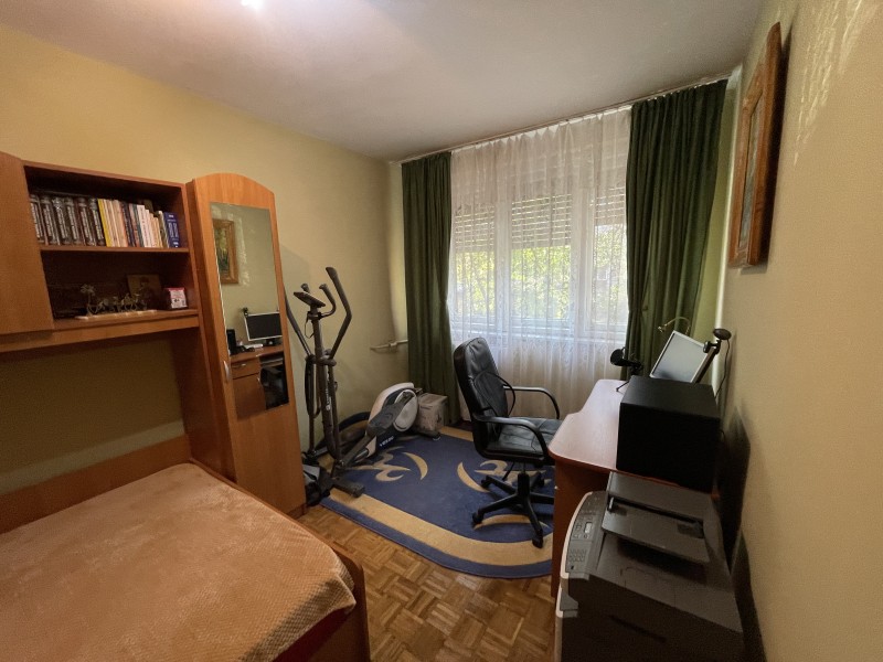 2 camere decomandate, etaj1, Rovine, Wiesana, fostul Frigorifer, in spatele Facultatii de Drept