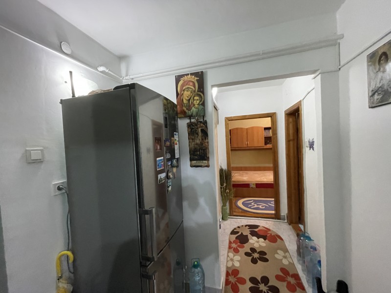 2 camere decomandate, etaj1, Rovine, Wiesana, fostul Frigorifer, in spatele Facultatii de Drept