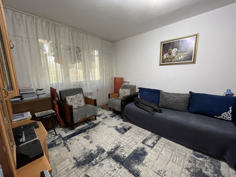 2 camere decomandate, etaj1, Rovine, Wiesana, fostul Frigorifer, in spatele Facultatii de Drept