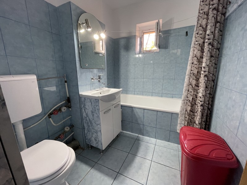 2 camere decomandate, etaj3 din4, complet mobilat si utilat, foarte spatios, Lapus - Intim