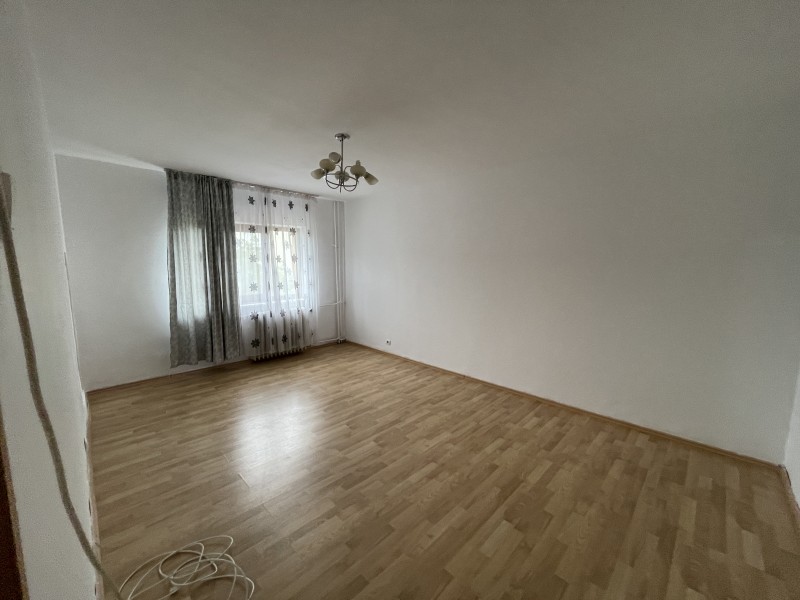 2 camere decomandate, etaj3 din4, complet mobilat si utilat, foarte spatios, Lapus - Intim
