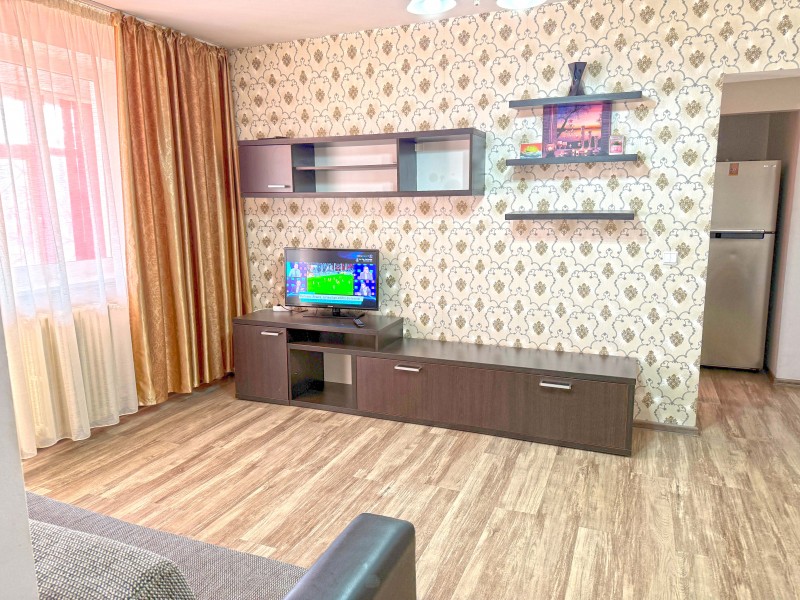 2 camere decomandate, modern, intretinere mica, situat pe strada Petre Ispirescu, vis-a-vis de Facultatea de Drept si Mecanica
