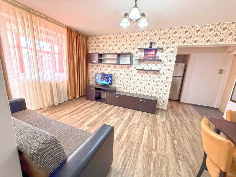 2 camere decomandate, modern, intretinere mica, situat pe strada Petre Ispirescu, vis-a-vis de Facultatea de Drept si Mecanica
