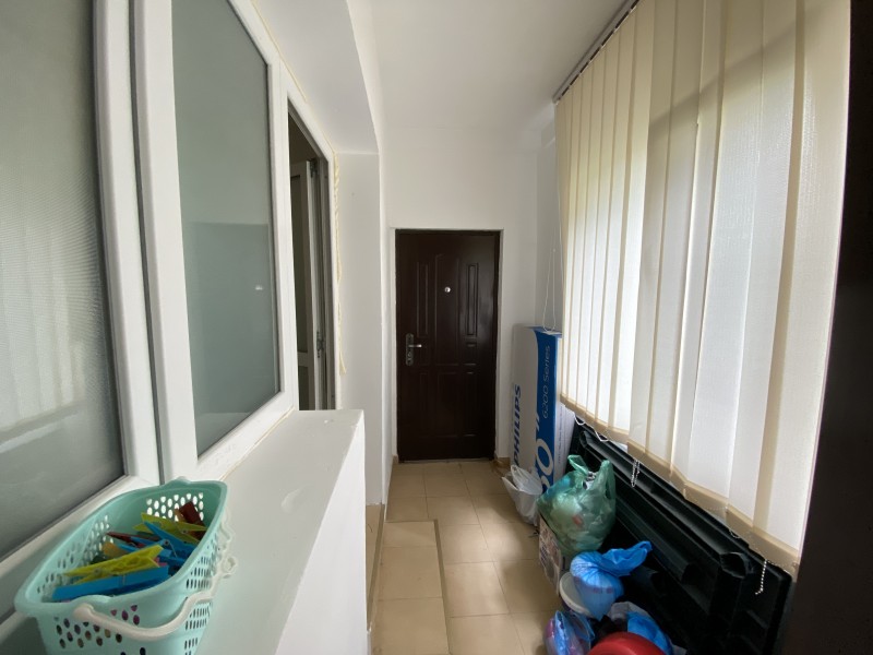 2 camere decomandate, parter, doua balcoane, foarte spatios Valea Rosie
