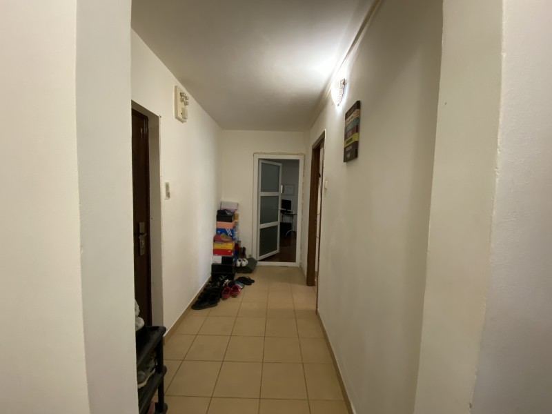 2 camere decomandate, parter, doua balcoane, foarte spatios Valea Rosie