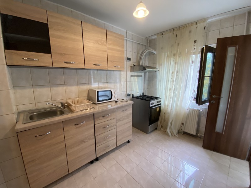 2 camere decomandate,foarte mare, etaj1, modern, complet mobilat si utilat, prima inchiriere