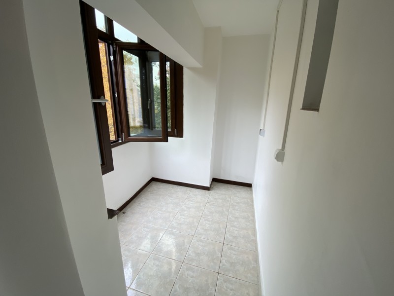 2 camere decomandate,foarte mare, etaj1, modern, complet mobilat si utilat, prima inchiriere