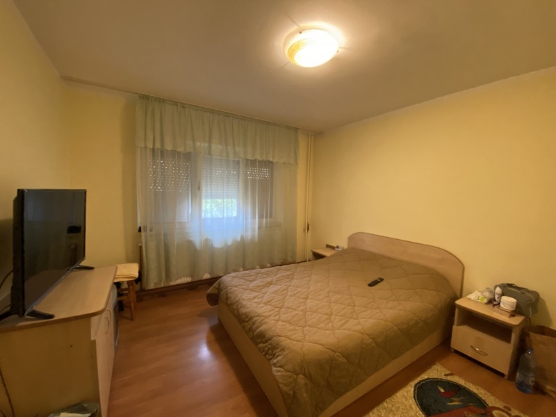 2 camere decomandate 1Mai, spate Pelendava, spatios, curat, centrala termica