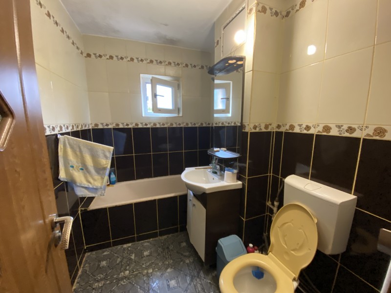 2 camere decomandate 1Mai, spate Pelendava, spatios, curat, centrala termica