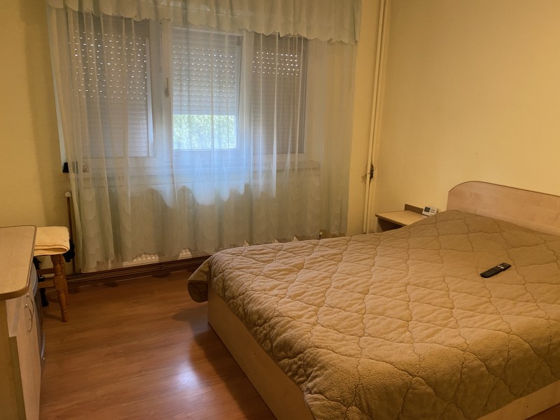 2 camere decomandate 1Mai, spate Pelendava, spatios, curat, centrala termica