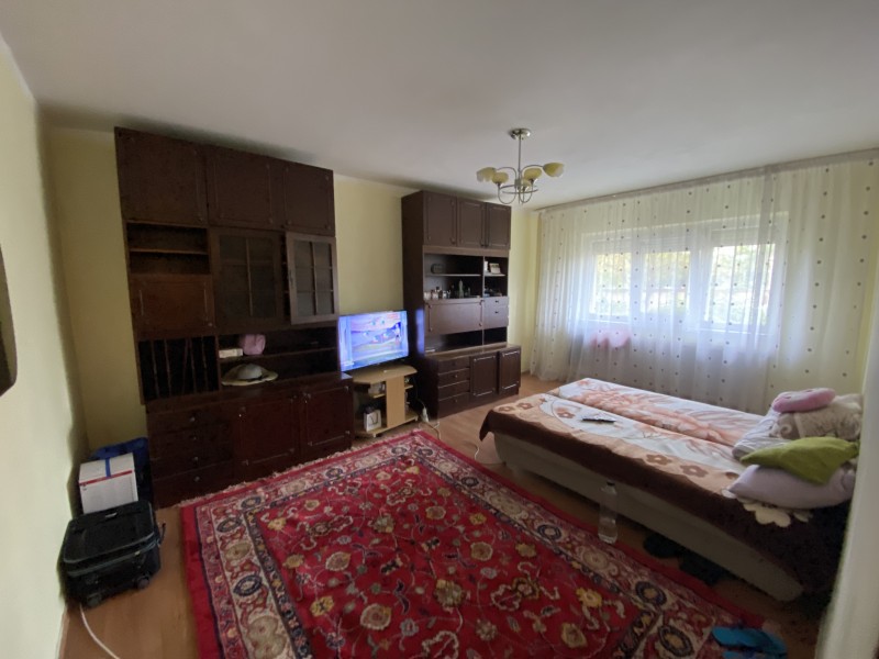 2 camere decomandate 1Mai, spate Pelendava, spatios, curat, centrala termica