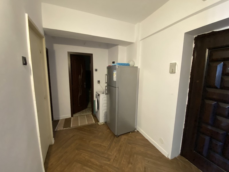 2 camere decomandate Rovine -Posta, deasupra Banca Transilvania, stradal, mobilat si utilat