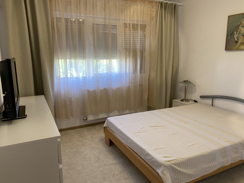 2 camere decomandate Sarari-Valea Rosie, intre Piata si Stadion, nou, nelocuit