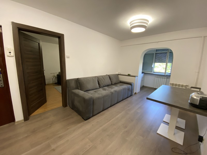 2 camere decomandate Sarari-Valea Rosie, intre Piata si Stadion, nou, nelocuit