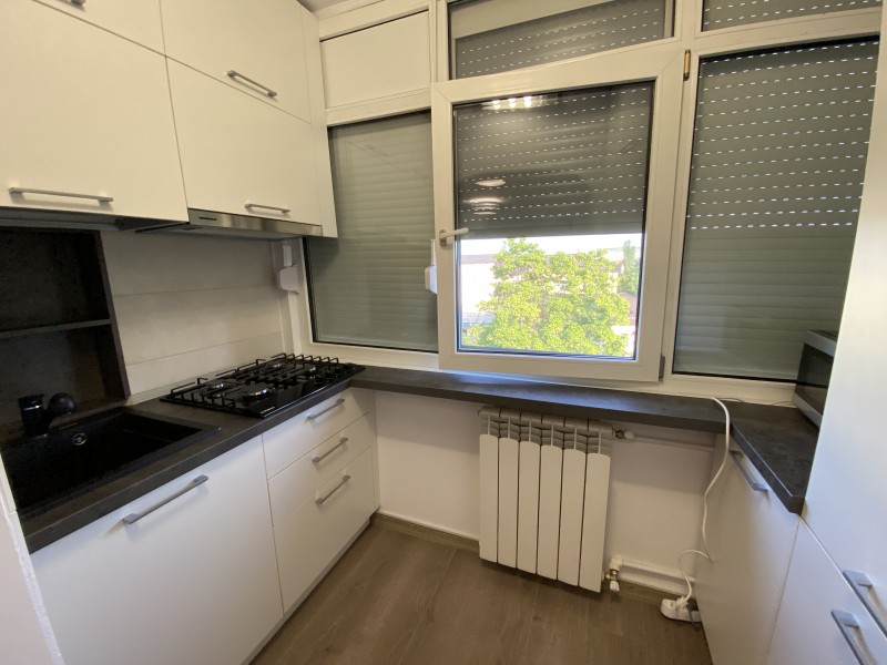 2 camere decomandate Sarari-Valea Rosie, intre Piata si Stadion, nou, nelocuit