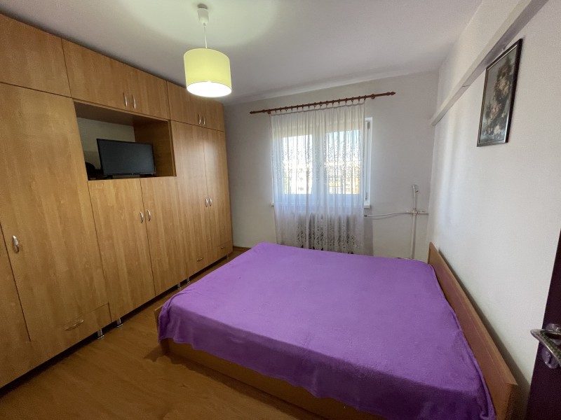 2 camere decomandate etaj4 Rovine Nicolae Iorga, Restaurant Cleo