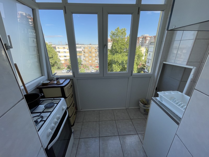 2 camere decomandate etaj4 Rovine Nicolae Iorga, Restaurant Cleo