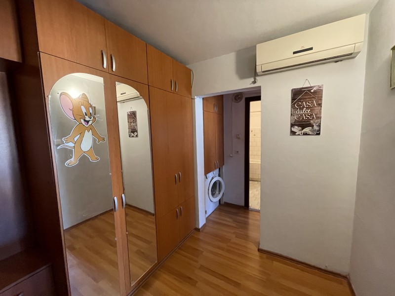 2 camere decomandate etaj4 Rovine Nicolae Iorga, Restaurant Cleo
