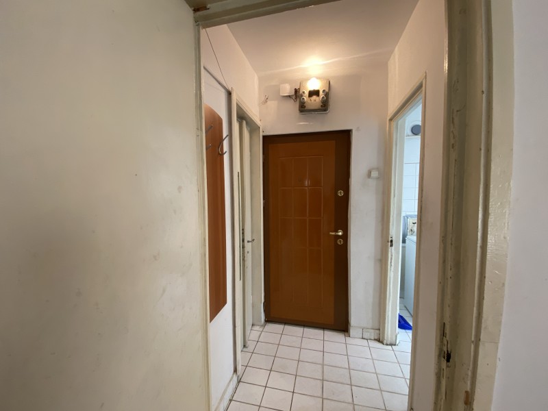 2 camere nemodernizat, etaj1, Severinului - Gradina Botanica, teava gaze la usa, toate actele in regula