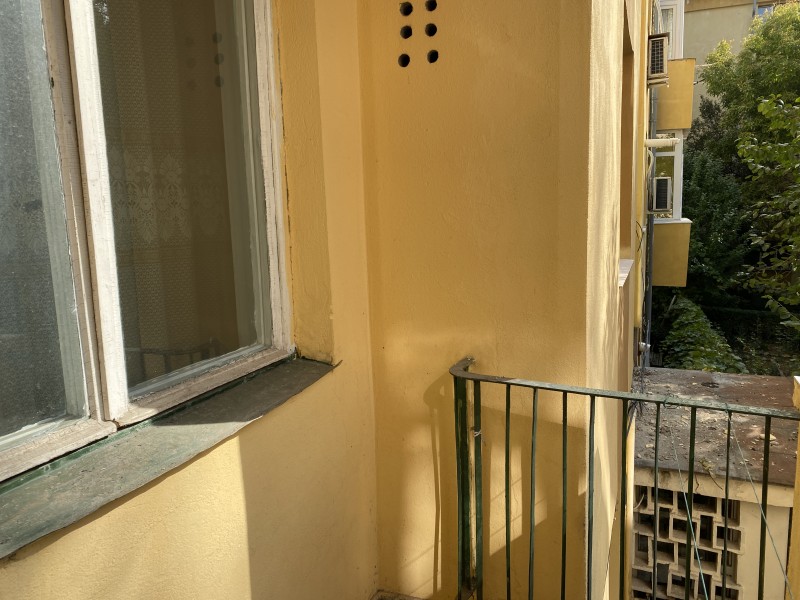 2 camere nemodernizat, etaj1, Severinului - Gradina Botanica, teava gaze la usa, toate actele in regula
