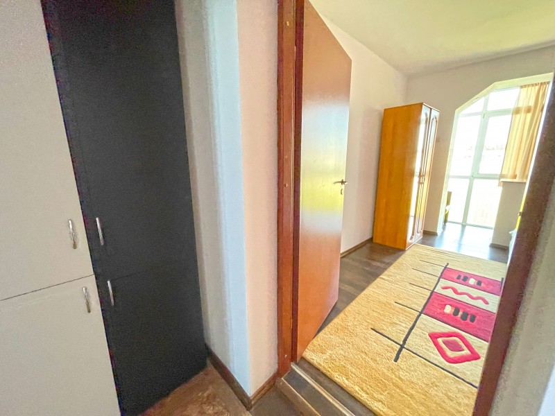 2 camere semidecomandate, Calea Bucuresti vis a vis de Piata de Flori Rotonda, renovat complet, complet mobilat