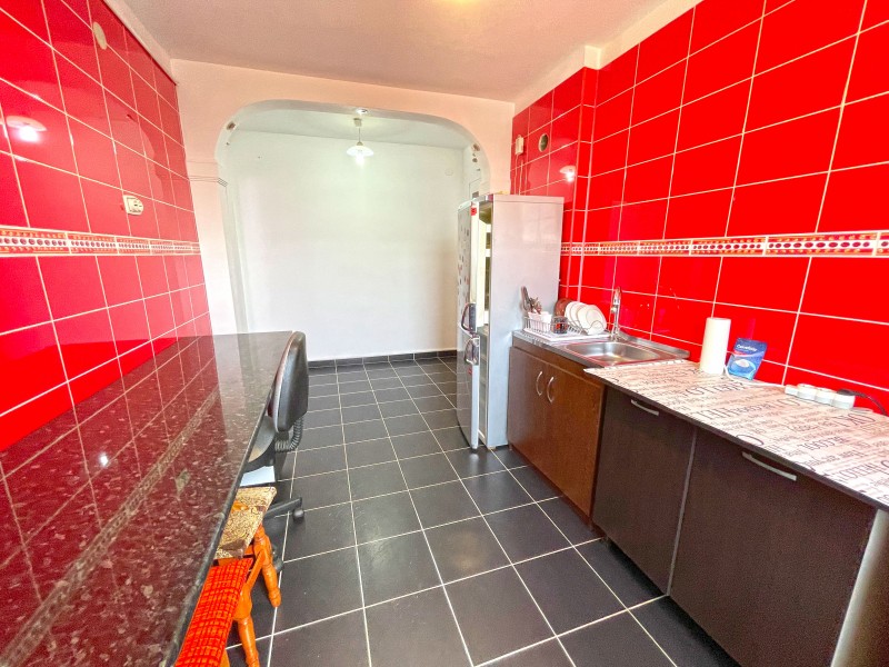 2 camere semidecomandate, Calea Bucuresti vis a vis de Piata de Flori Rotonda, renovat complet, complet mobilat