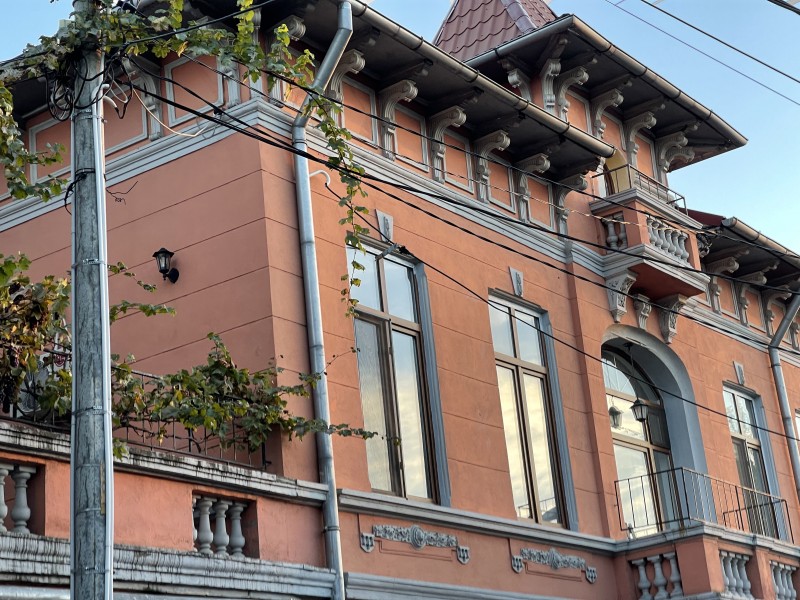 2 camere semidecomandate, Dealul Spiri, langa Fratii Buzesti, centrala termica, complet mobilat si utilat modern