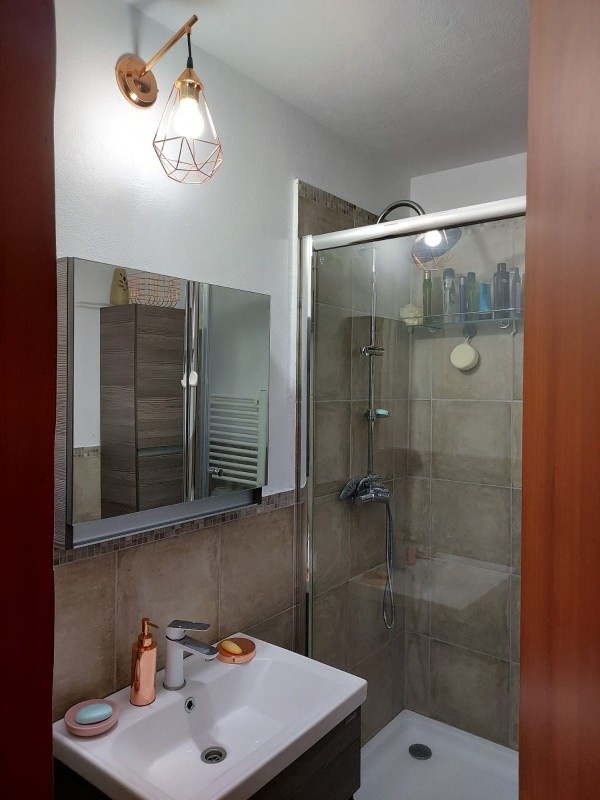 2 camere semidecomandate, Dealul Spiri, langa Fratii Buzesti, centrala termica, complet mobilat si utilat modern