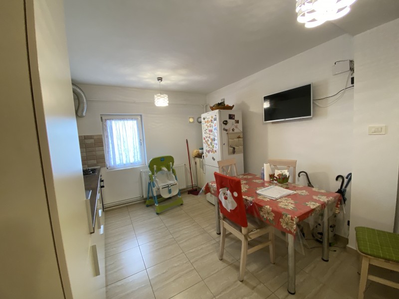 2 camere semidecomandate Bd Oltenia , centrala termica, modern