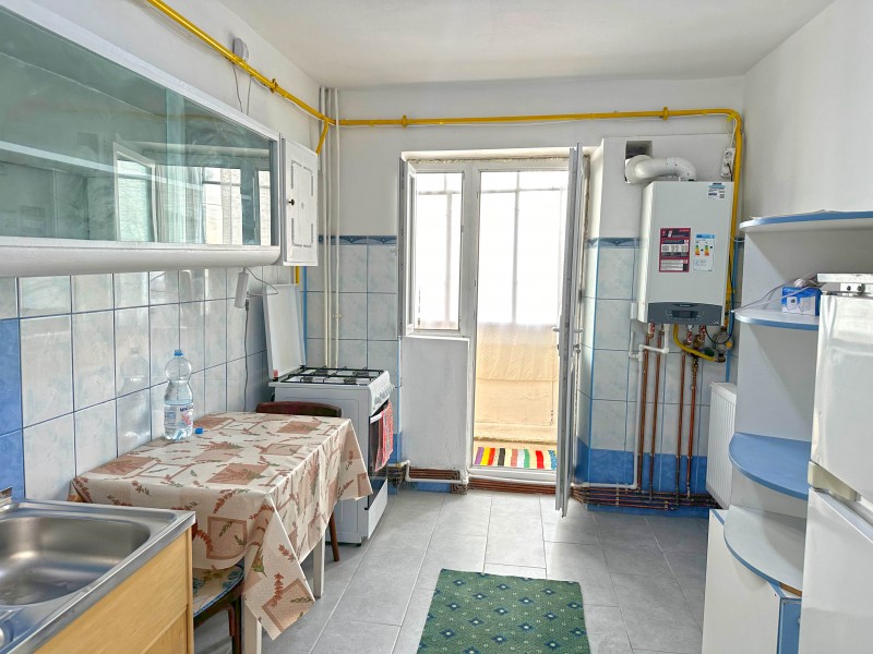2 decomandate 1Mai-Sara, pe bulevard, etaj7/10, complet mobilat si utilat