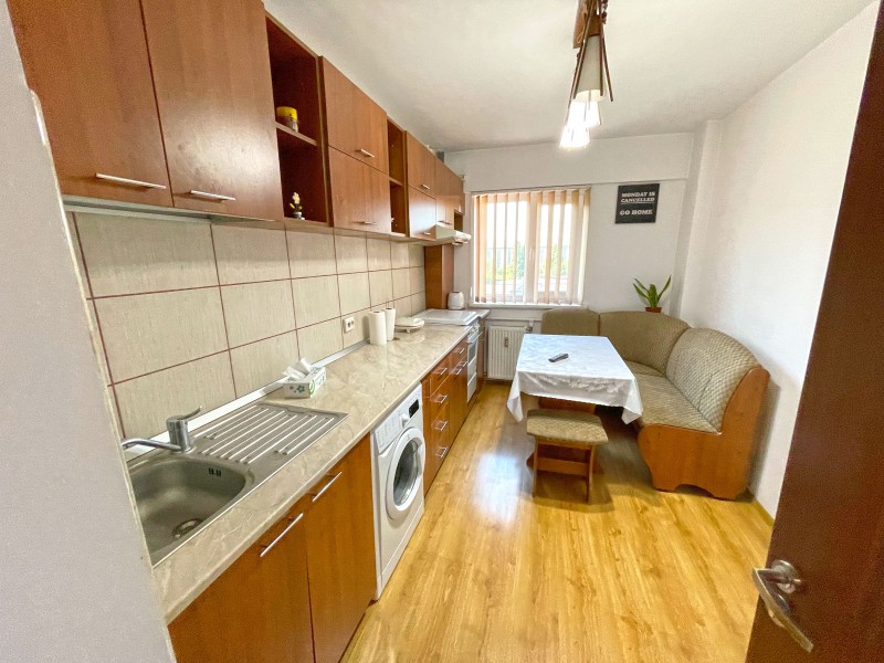 2 decomandate Lapus, O-uri, centrala termica, etaj3, complet mobilat si utilat, foarte curat si spatios