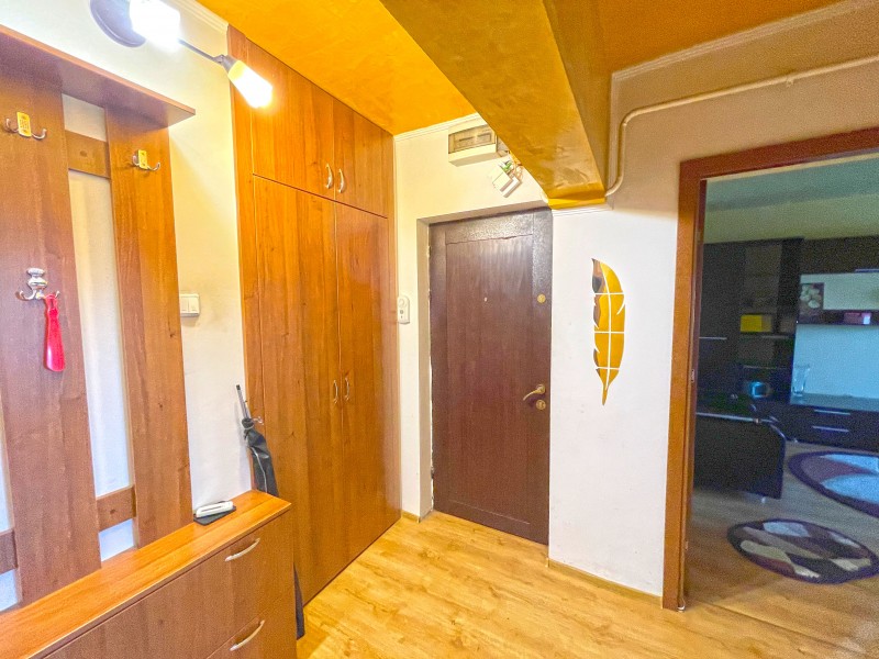 2 decomandate Lapus, O-uri, centrala termica, etaj3, complet mobilat si utilat, foarte curat si spatios