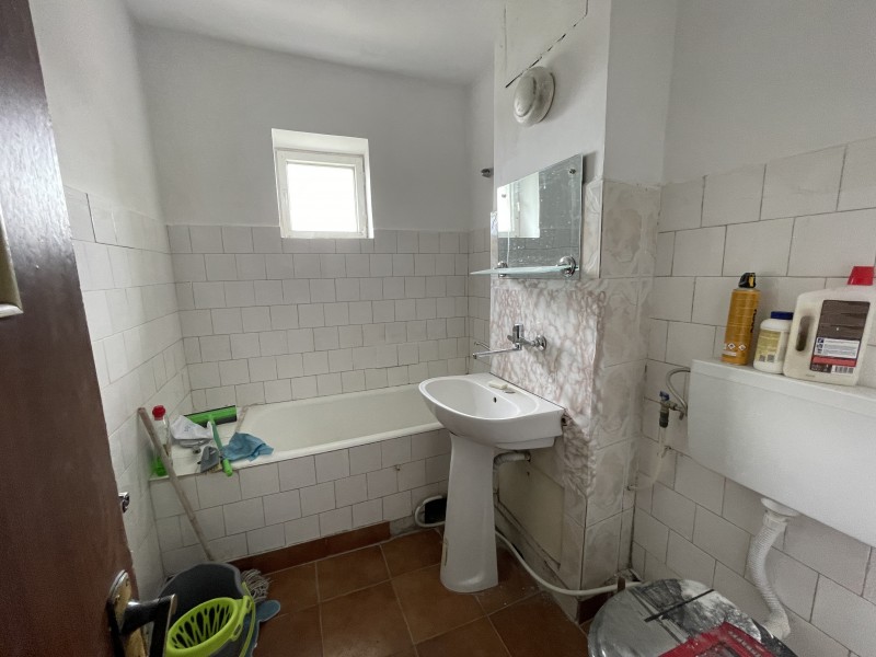2 decomandate NEMOBILAT si NEUTILAT COMPLET! Ultracentral si stradal, deasupra Gradinii Botanice, spatios