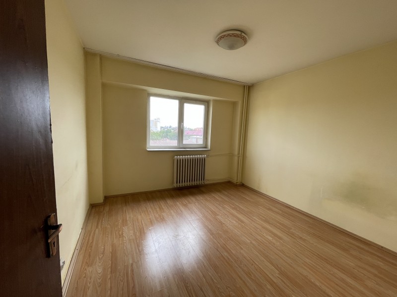 2 decomandate NEMOBILAT si NEUTILAT COMPLET! Ultracentral si stradal, deasupra Gradinii Botanice, spatios