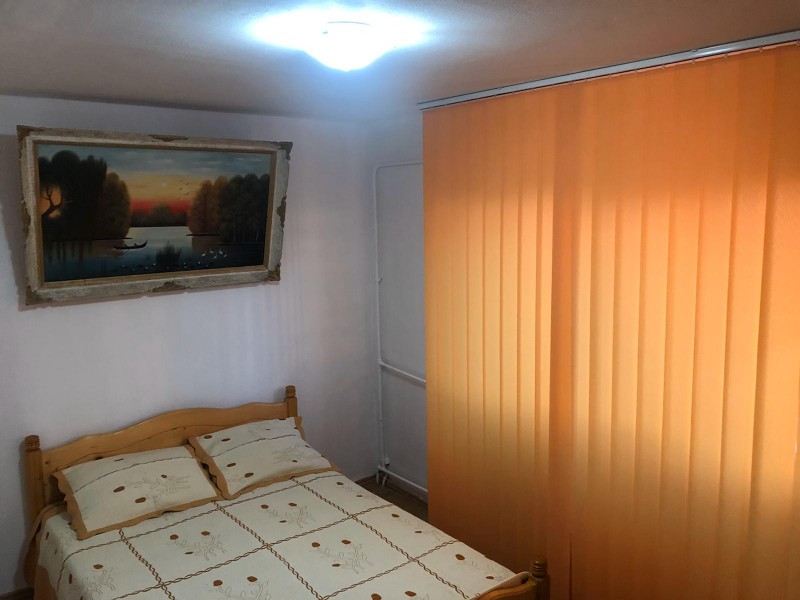 2 semidecomandate modern, curat Brazda lui Novac, etaj 4