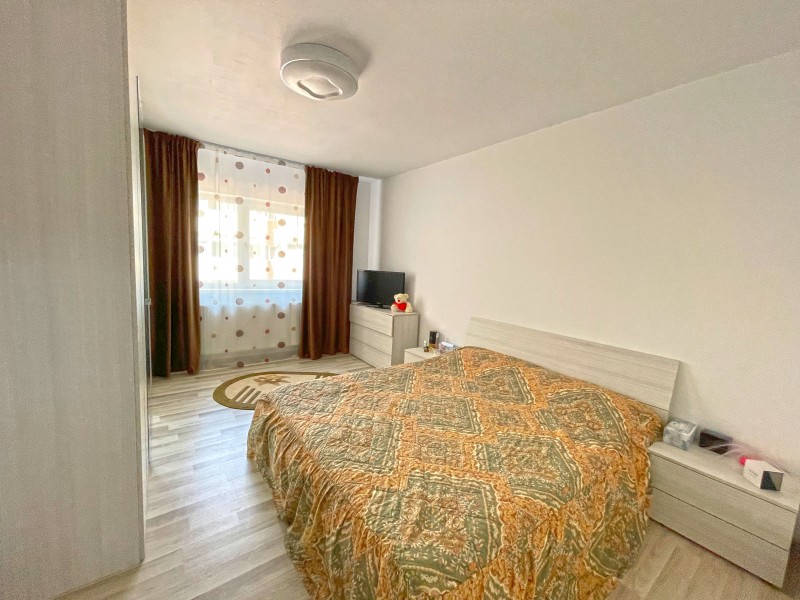3 camere, spatios, 1Mai, - in spatele Caminelor de la Medicina, etaj 1/3, centrala termica