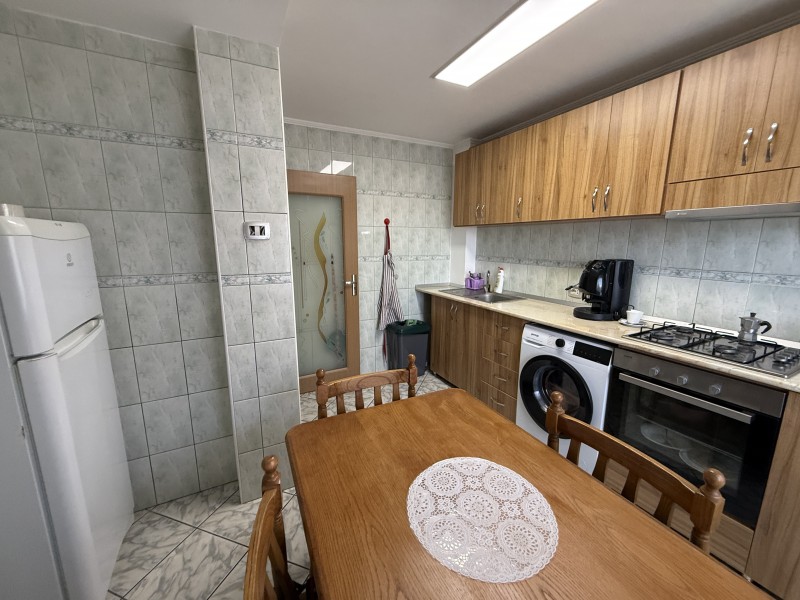3 camere Piata Garii, etaj 3/10 cu lift, complet mobilat si utilat, centrala termica